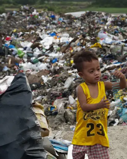 Home_header_boy_plastic_waste_mobile